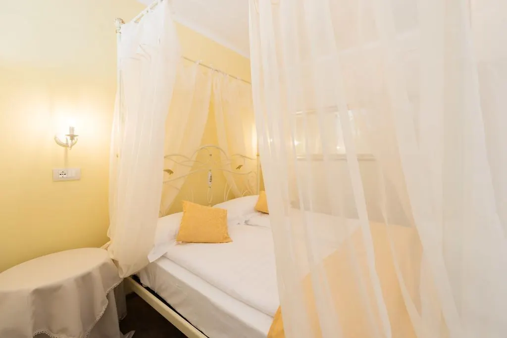 Locanda Fassa Brenzone sul Garda Guest house